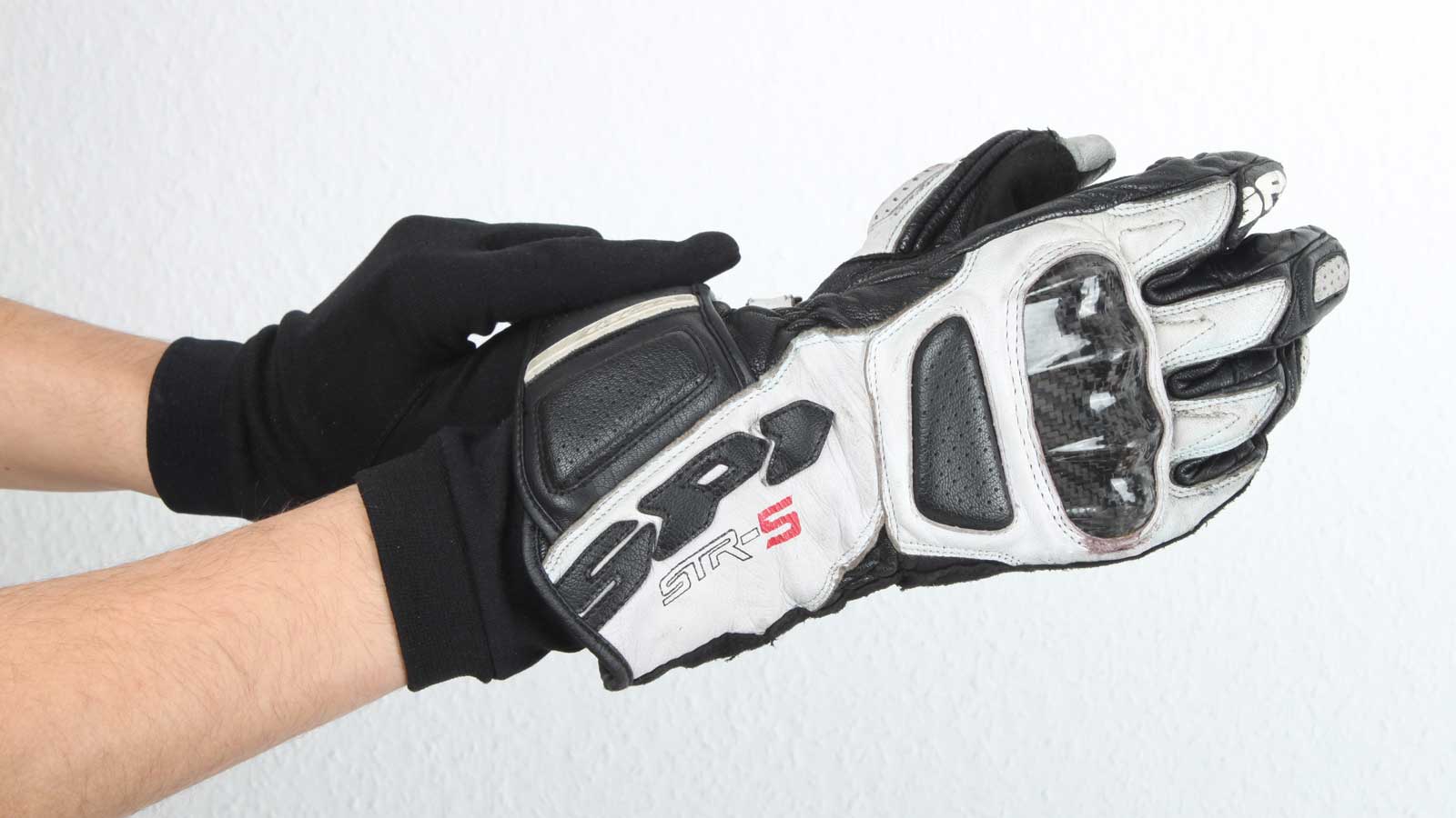 Gadget des Monats: Held Bikerfashion Unterziehhandschuhe | Oktober 2019