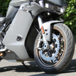 Zero SR/S Premium im Test Fahrwerk & Bremsen